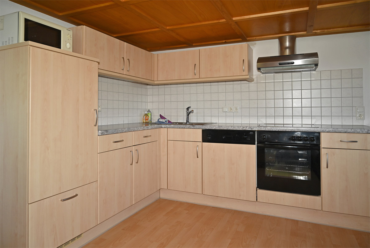 Große und helle Küche 